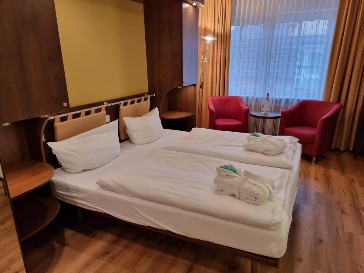 Hotel Osterkrug フースム エクステリア 写真